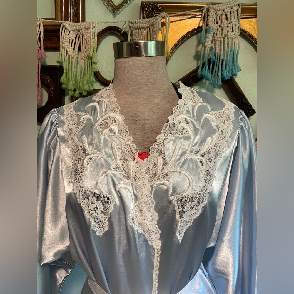 Natori Satin Robe - Picture 3 of 6